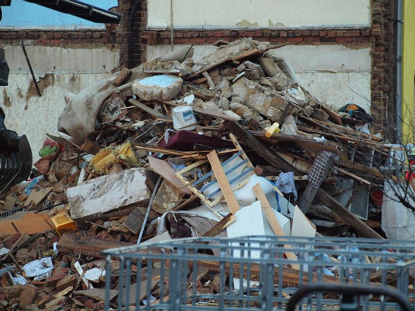 Hausexplosion Bruehl bei Koeln Pingsdorferstr P589.JPG